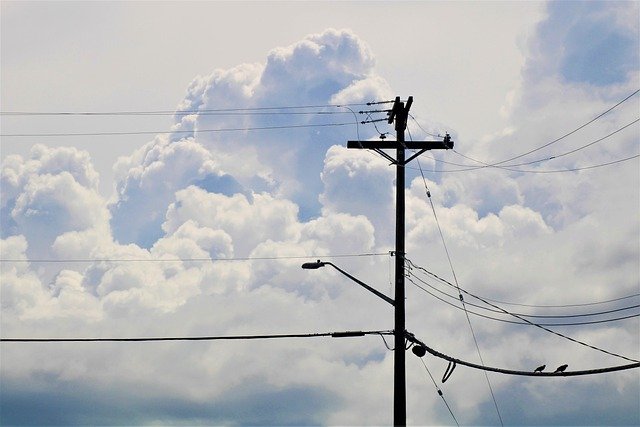 什么是自激式直流穩壓電源？